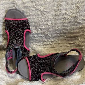 TRAQ women’s sandals. Size 10